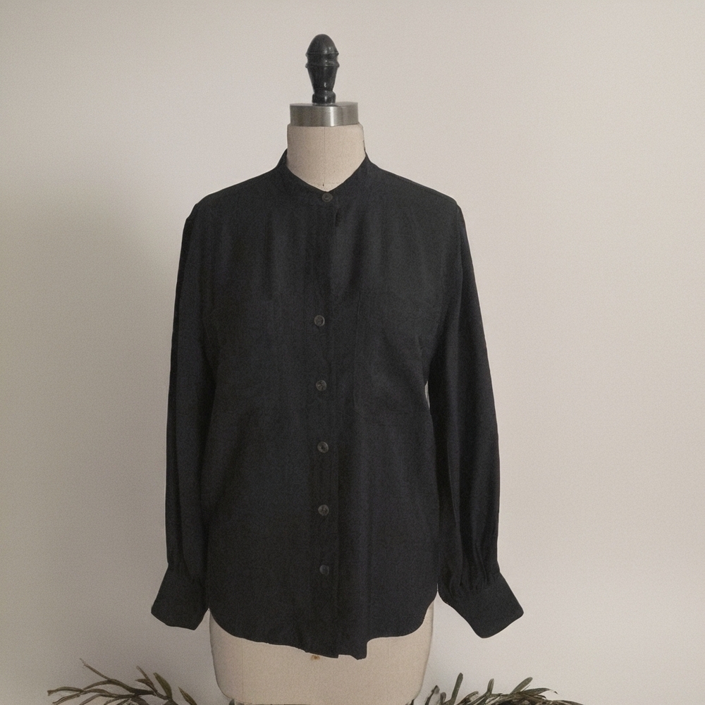 Banana Republic Classic Black Button-Up Blouse Size M